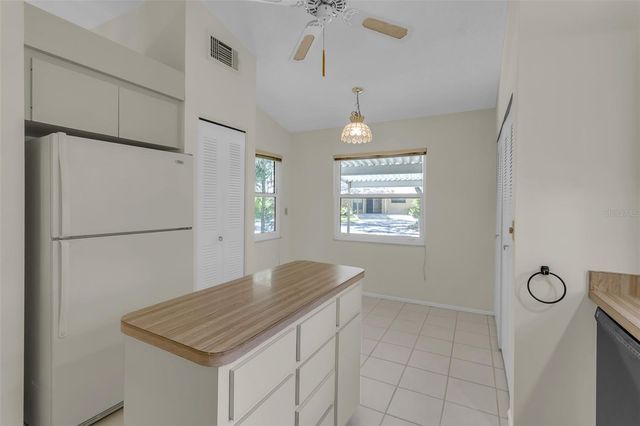 4877 VILLAGE GARDENS DRIVE 193, Sarasota, FL 34234