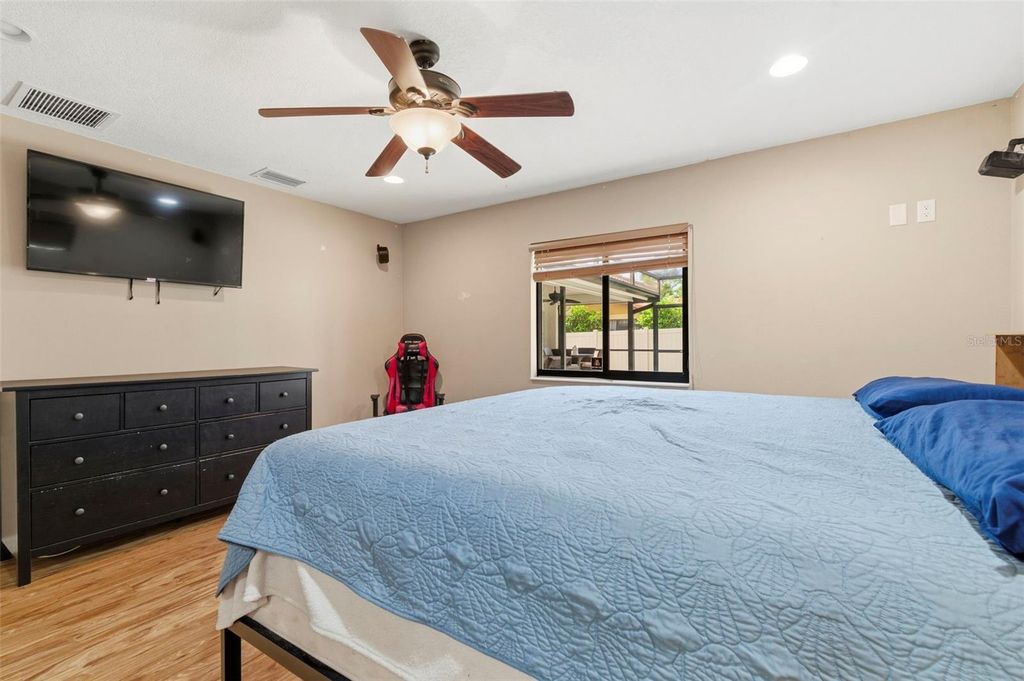 Image 31 of property listing at 2418 ANTHONY AVENUE, Clearwater, FL 33759