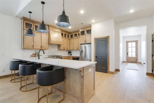 16221 Blackberry Farm Road, Edmond, OK 73013