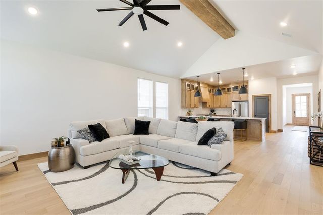 16221 Blackberry Farm Road, Edmond, OK 73013