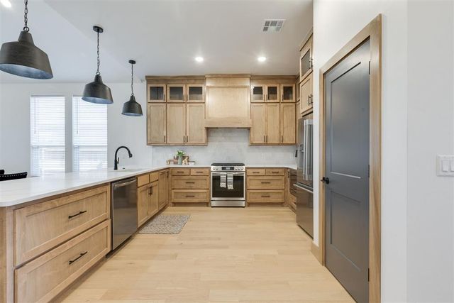 16221 Blackberry Farm Road, Edmond, OK 73013