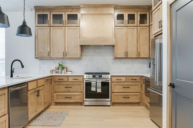 16221 Blackberry Farm Road, Edmond, OK 73013