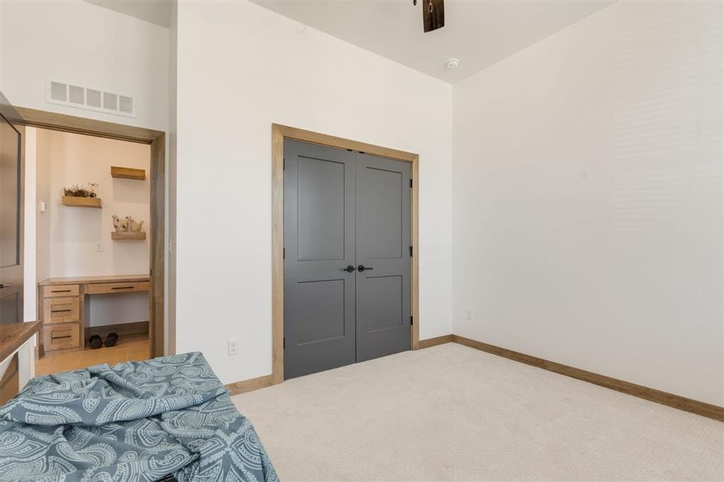 Image 41 of property listing at 16221 Blackberry Farm Road, Edmond, OK 73013