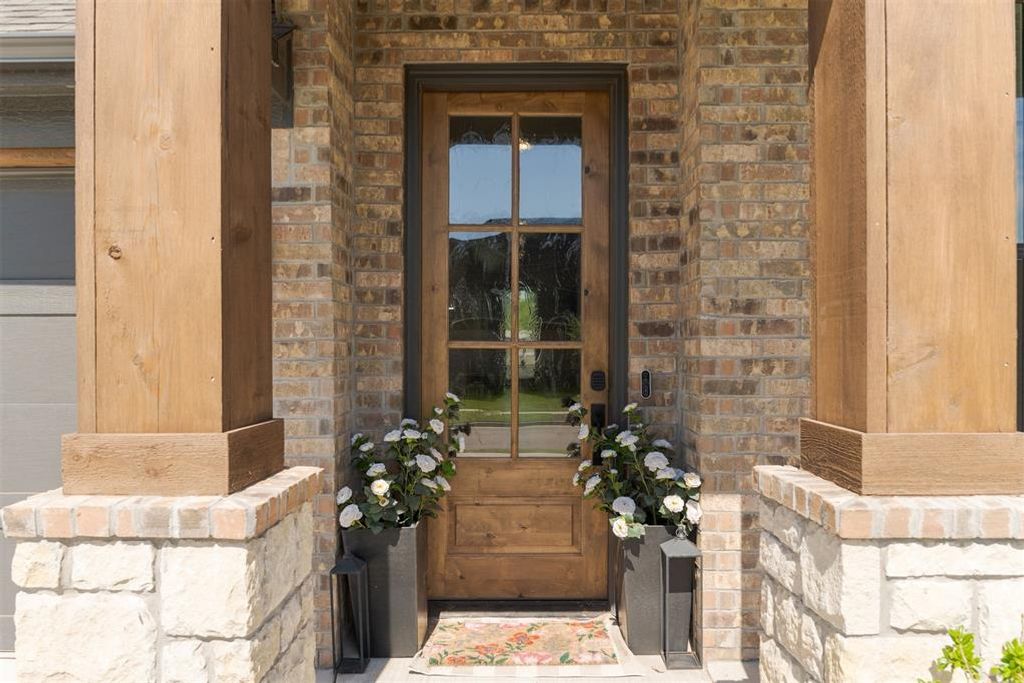 Image 45 of property listing at 16221 Blackberry Farm Road, Edmond, OK 73013