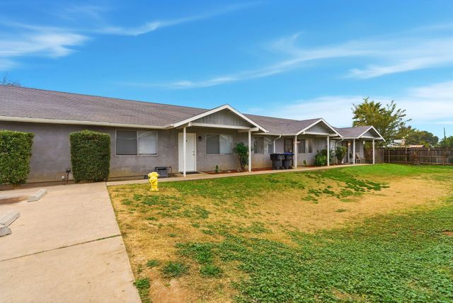 1349 S Liberty Street, Visalia, CA 93292