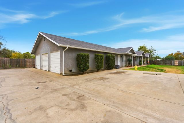 1349 S Liberty Street, Visalia, CA 93292