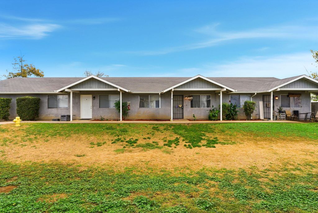 1349 S Liberty Street, Visalia, CA 93292