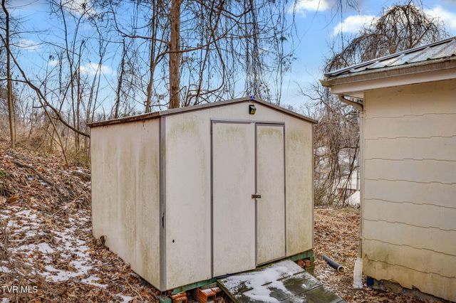 977 Kinsler Pvt Lane, Kingsport, TN 37665