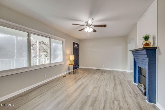 977 Kinsler Pvt Lane, Kingsport, TN 37665