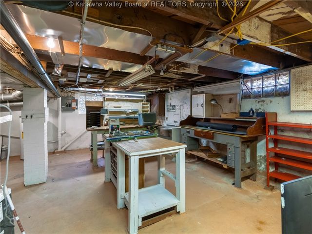 1010 Forest Road, Charleston, WV 25314