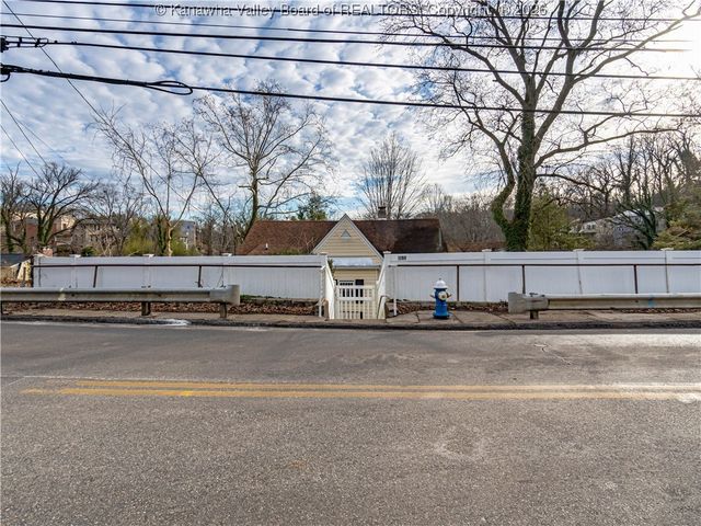 1010 Forest Road, Charleston, WV 25314