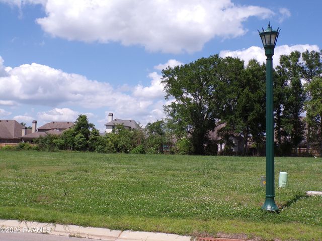 202 Leaning Oak Drive, Lafayette, LA 70508