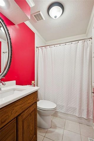 716 Adams Drive, Lee's Summit, MO 64086