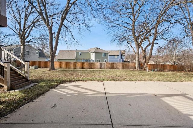 716 Adams Drive, Lee's Summit, MO 64086