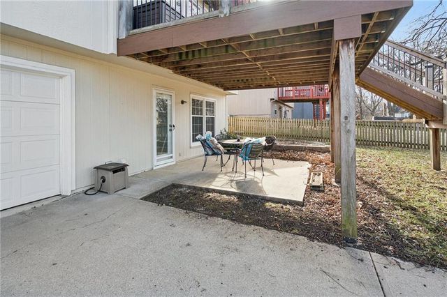 716 Adams Drive, Lee's Summit, MO 64086