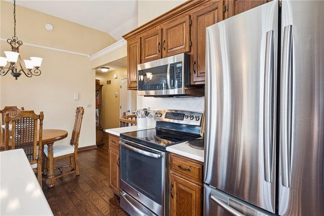 716 Adams Drive, Lee's Summit, MO 64086