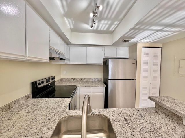 752 Executive Center Drive 33, West Palm Beach, FL 33401