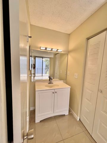 752 Executive Center Drive 33, West Palm Beach, FL 33401