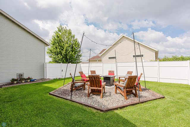 5501 Farmstead Court S, Fargo, ND 58104