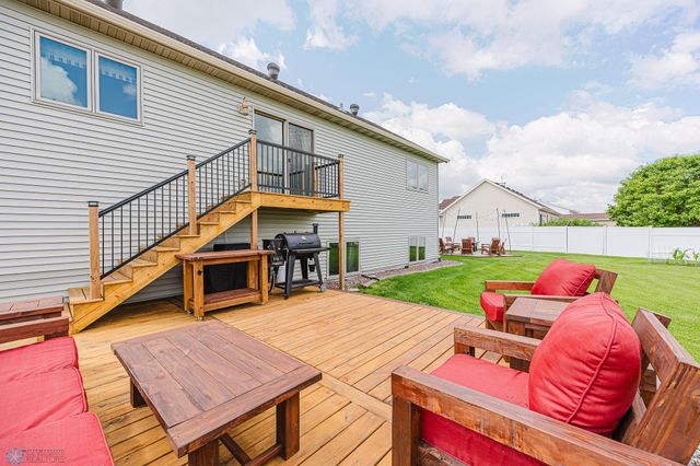 5501 Farmstead Court S, Fargo, ND 58104