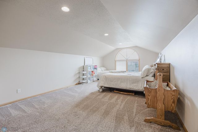 5501 Farmstead Court S, Fargo, ND 58104