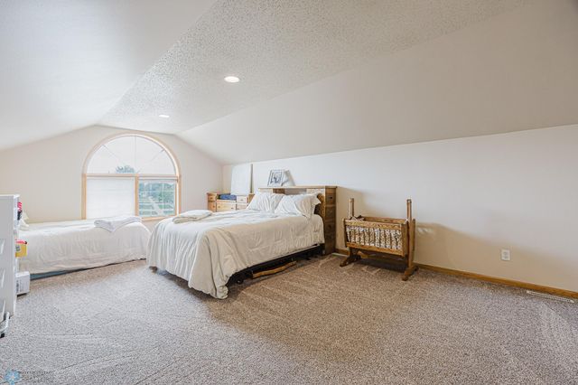 5501 Farmstead Court S, Fargo, ND 58104