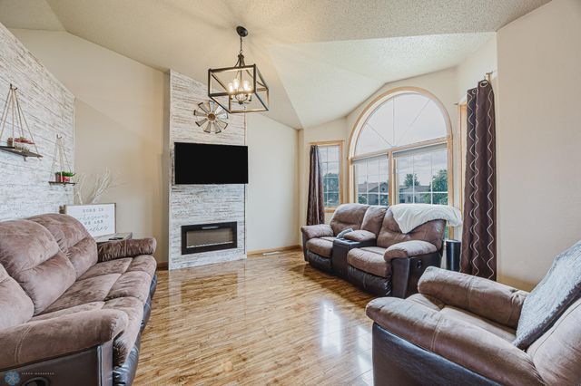 5501 Farmstead Court S, Fargo, ND 58104