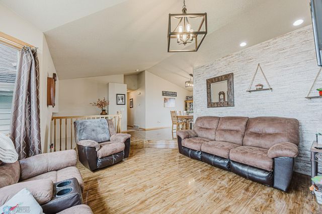 5501 Farmstead Court S, Fargo, ND 58104