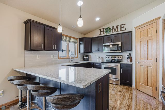 5501 Farmstead Court S, Fargo, ND 58104