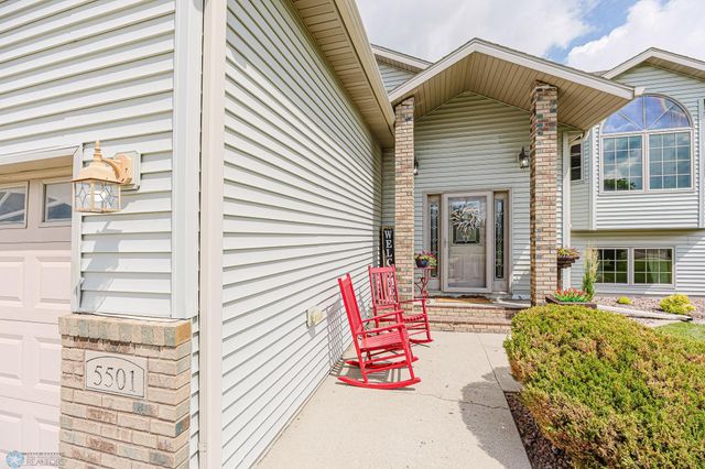 5501 Farmstead Court S, Fargo, ND 58104