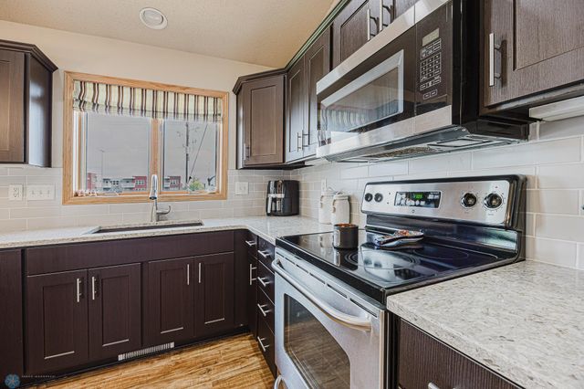 5501 Farmstead Court S, Fargo, ND 58104