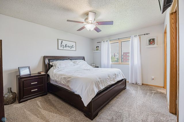 5501 Farmstead Court S, Fargo, ND 58104