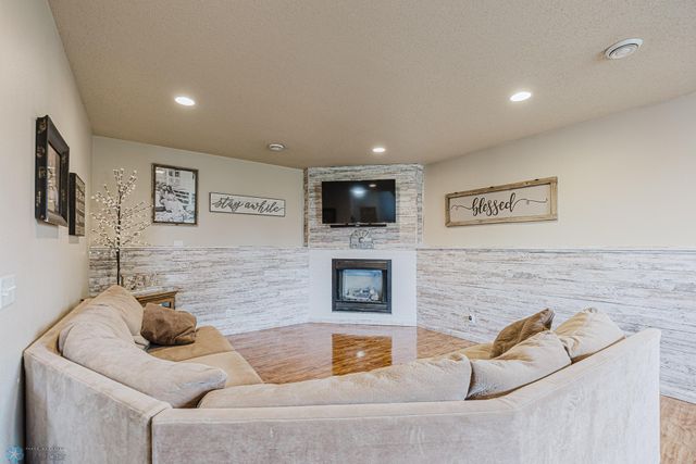 5501 Farmstead Court S, Fargo, ND 58104