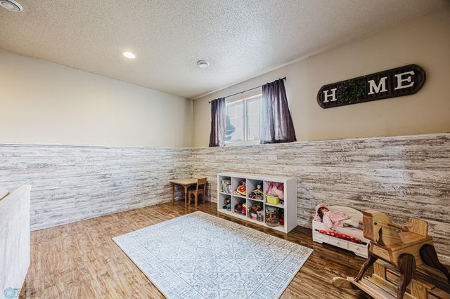 5501 Farmstead Court S, Fargo, ND 58104