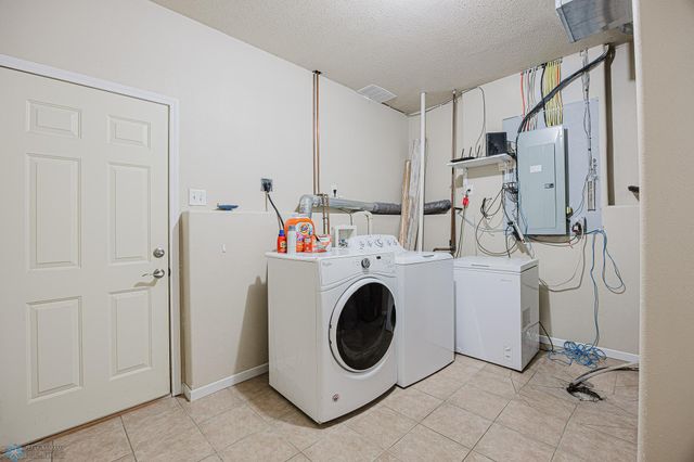 5501 Farmstead Court S, Fargo, ND 58104