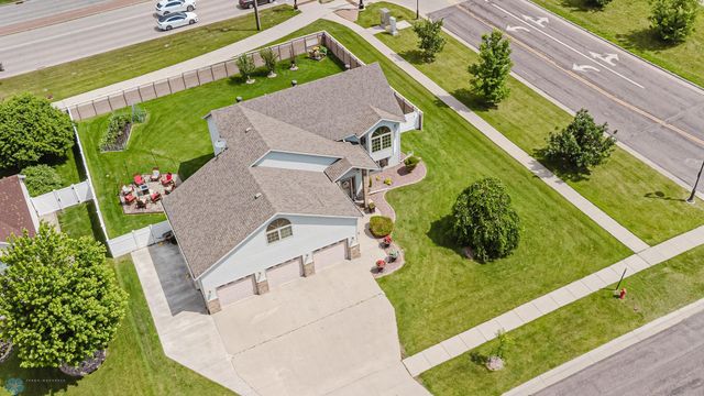 5501 Farmstead Court S, Fargo, ND 58104