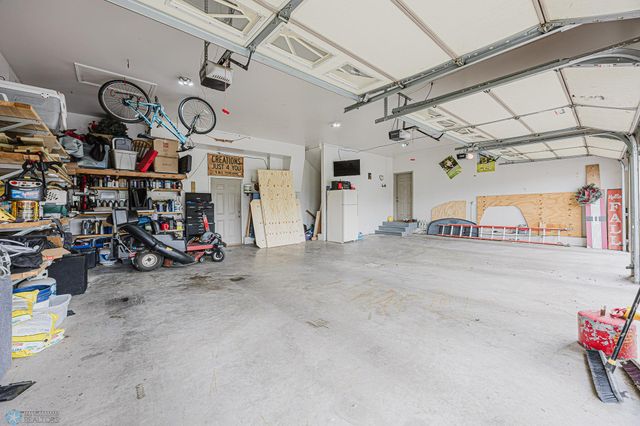 5501 Farmstead Court S, Fargo, ND 58104