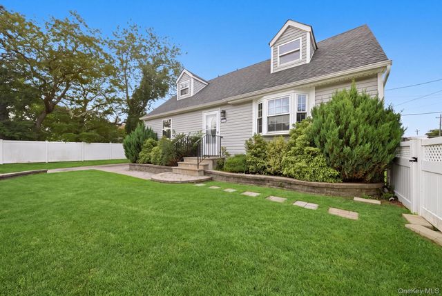 85 Schleigel Boulevard, South Farmingdale, NY 11735