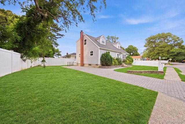 85 Schleigel Boulevard, South Farmingdale, NY 11735