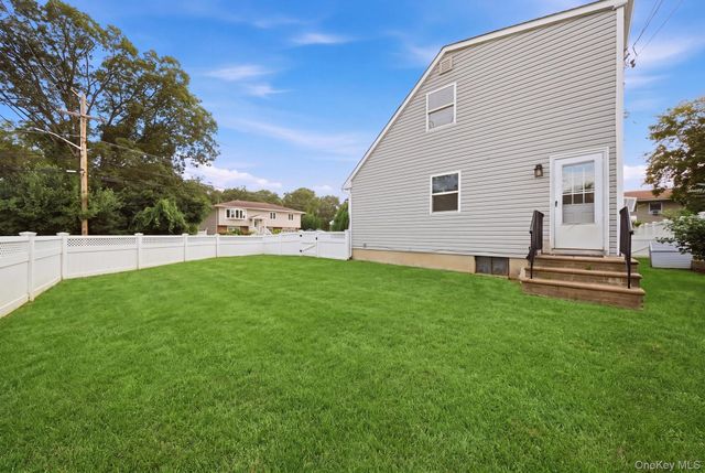 85 Schleigel Boulevard, South Farmingdale, NY 11735