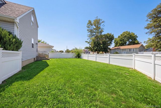 85 Schleigel Boulevard, South Farmingdale, NY 11735
