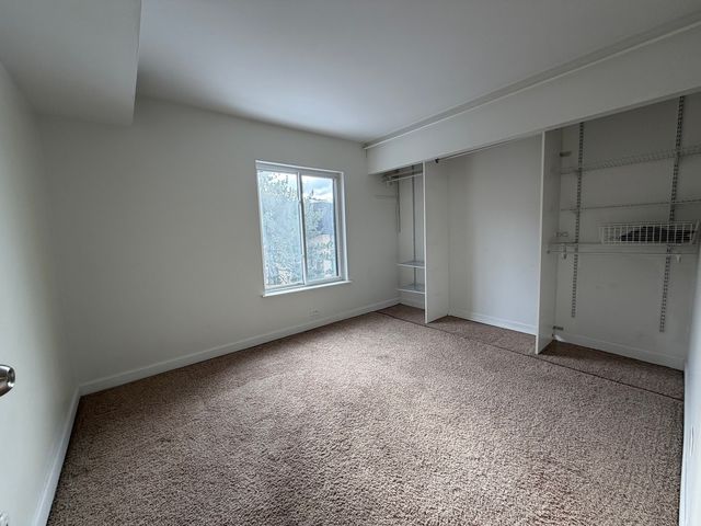 10735 5th Ave Cutoff 304, Countryside, IL 60525