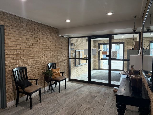 10735 5th Ave Cutoff 304, Countryside, IL 60525