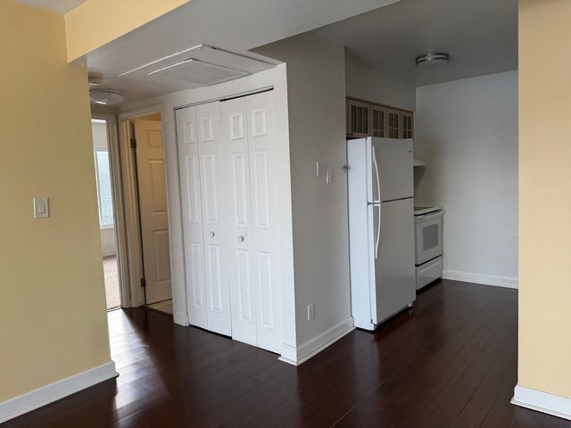 10735 5th Ave Cutoff 304, Countryside, IL 60525