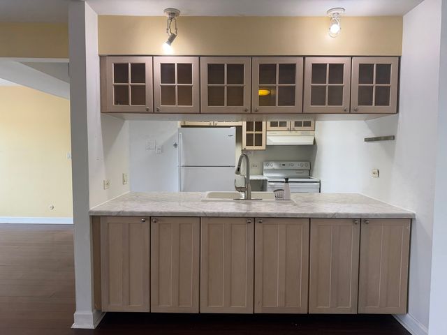 10735 5th Ave Cutoff 304, Countryside, IL 60525