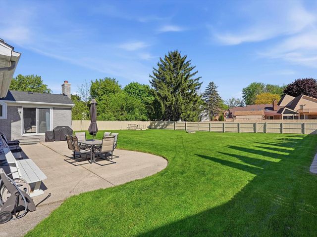 18277 Nardy Street, Clinton Township, MI 48036