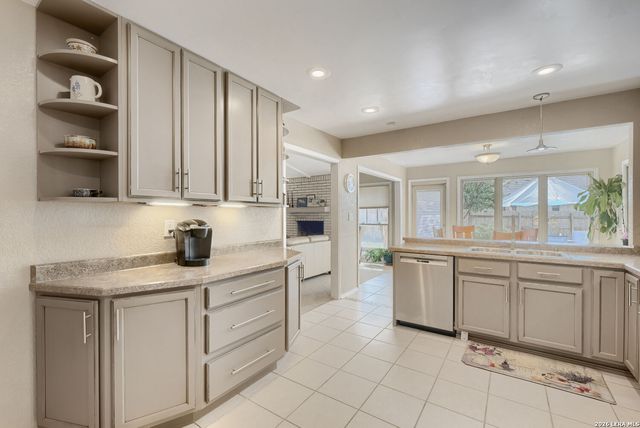 1703 Ashley Cir, San Antonio, TX 78232