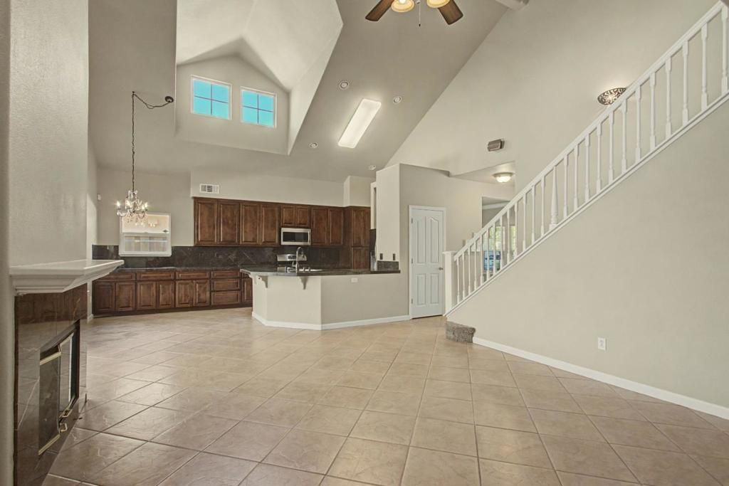 Image 11 of property listing at 1753 Mills, Los Banos, CA 93635