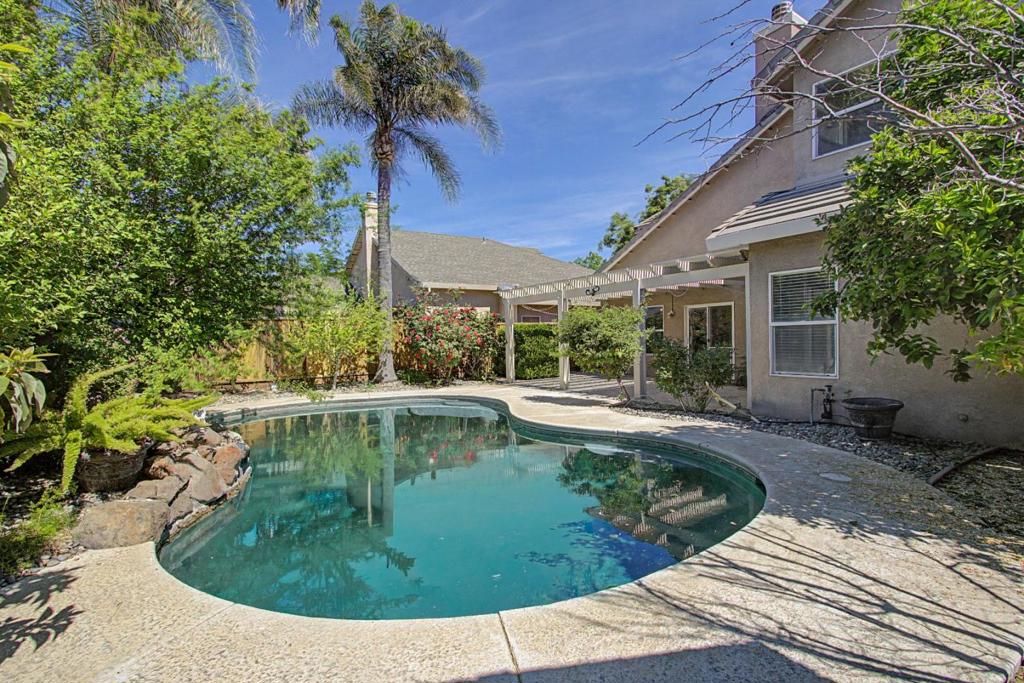 Image 20 of property listing at 1753 Mills, Los Banos, CA 93635