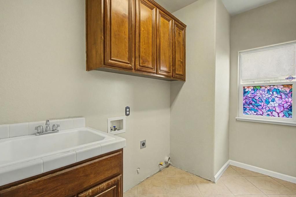 Image 22 of property listing at 1753 Mills, Los Banos, CA 93635